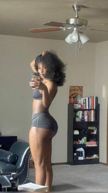 Yasmin, 23  female escort, South Coast