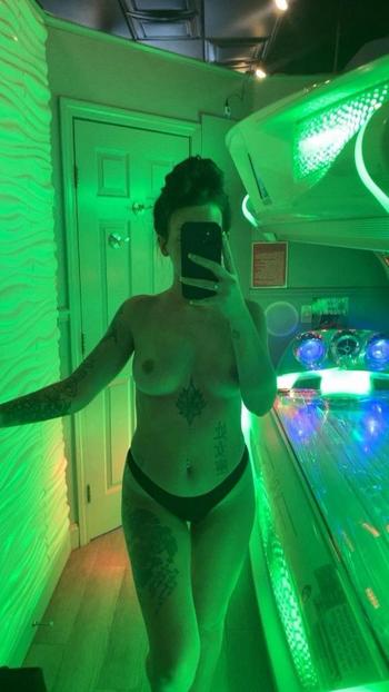 CoCo, 25  female escort, South Coast